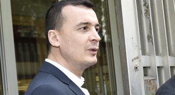 Maratona Mentana il fuori onda di Casalino viene bloccato: ‘Non usiamo questi mezzucci’