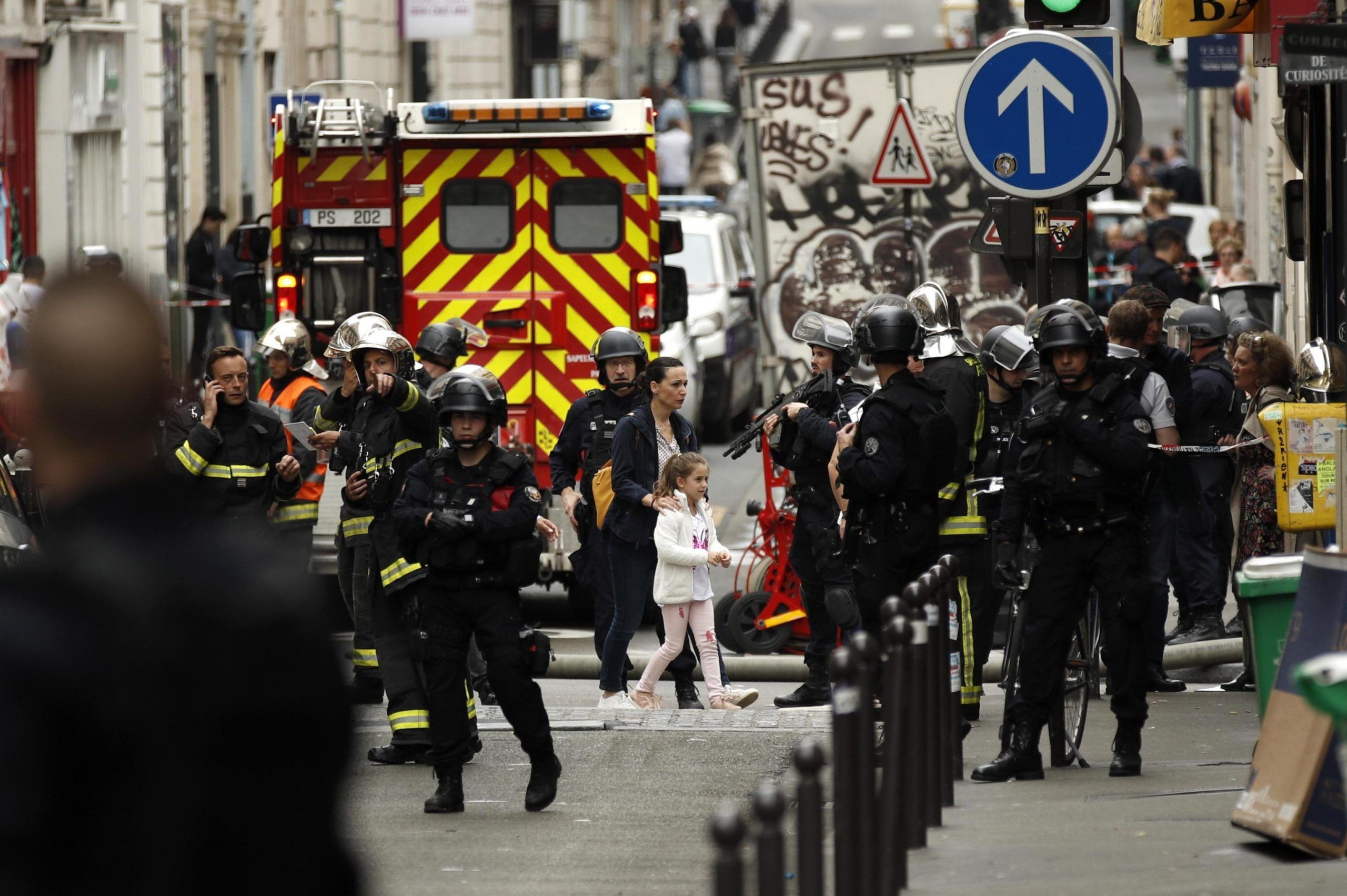 Presa ostaggi Parigi: barricato in casa,minaccia bomba