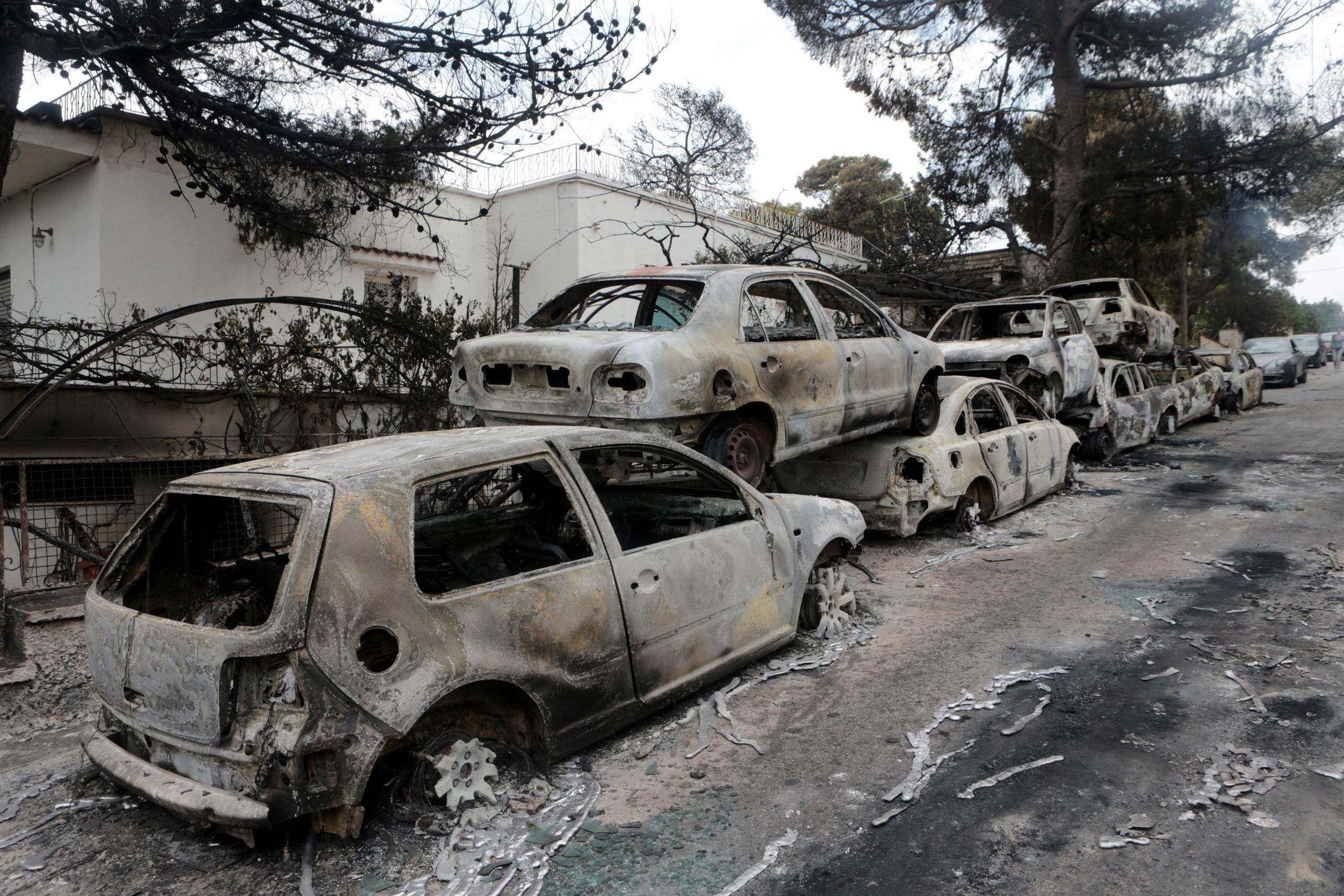 Incendio ad Atene la lettera commovente di una madre che ha perso marito e figli