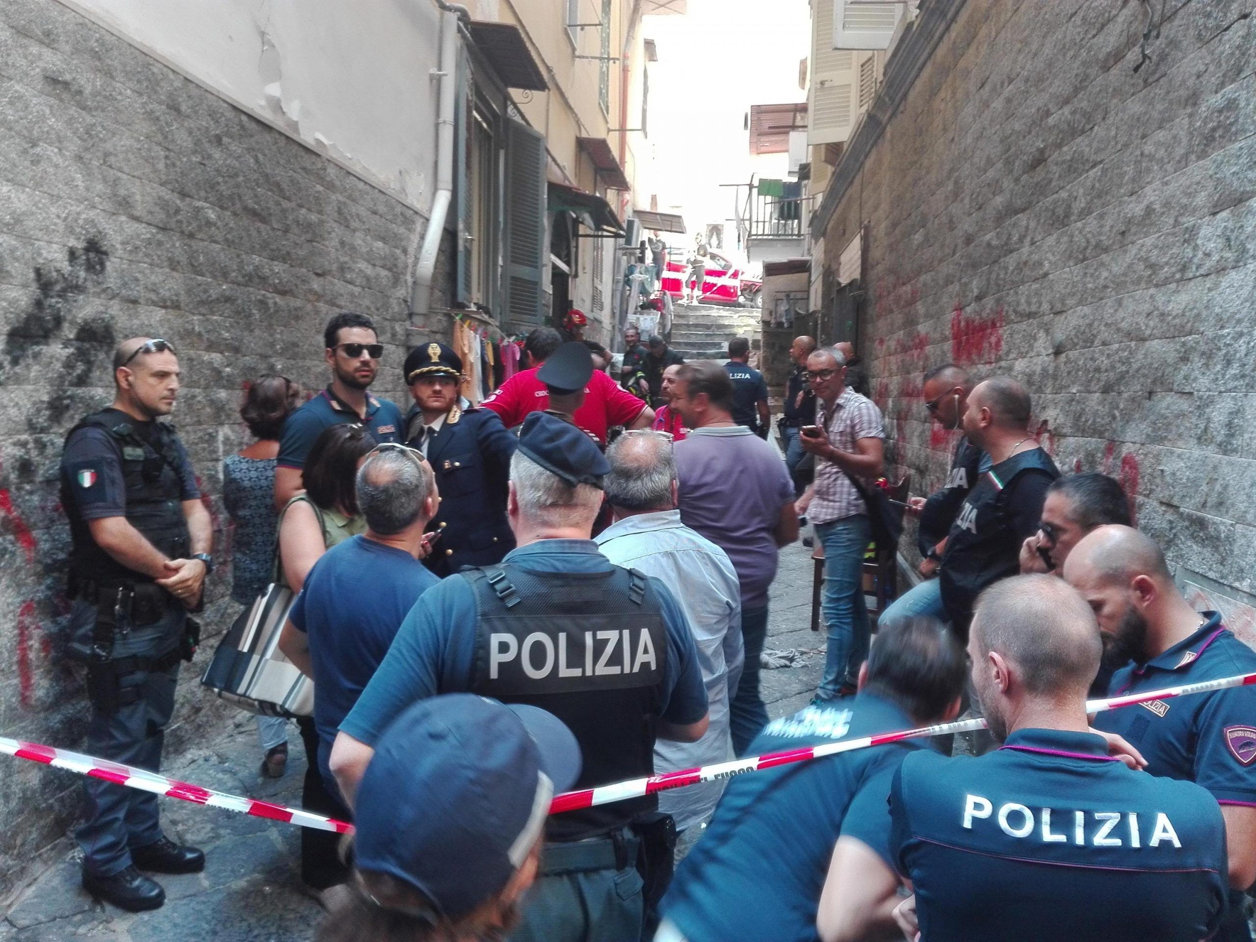 Napoli esplosione nei quartieri spagnoli un morto e due feriti