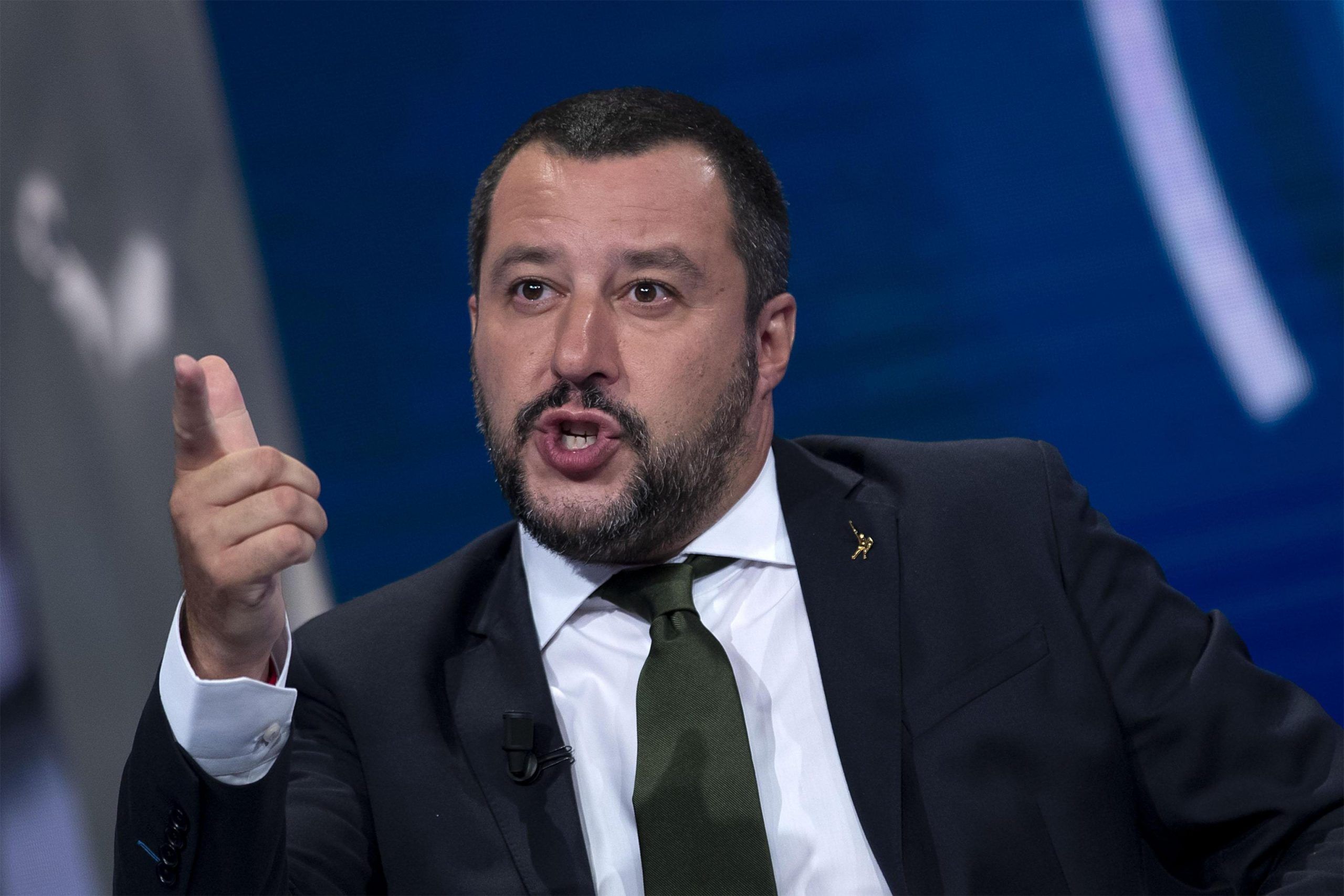 Salvini furioso sentenzia 'Masturbarsi in pubblico torni a essere reato'