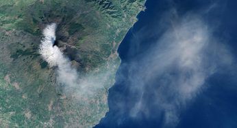 L’Etna scivola verso il mare spinto dal suo peso