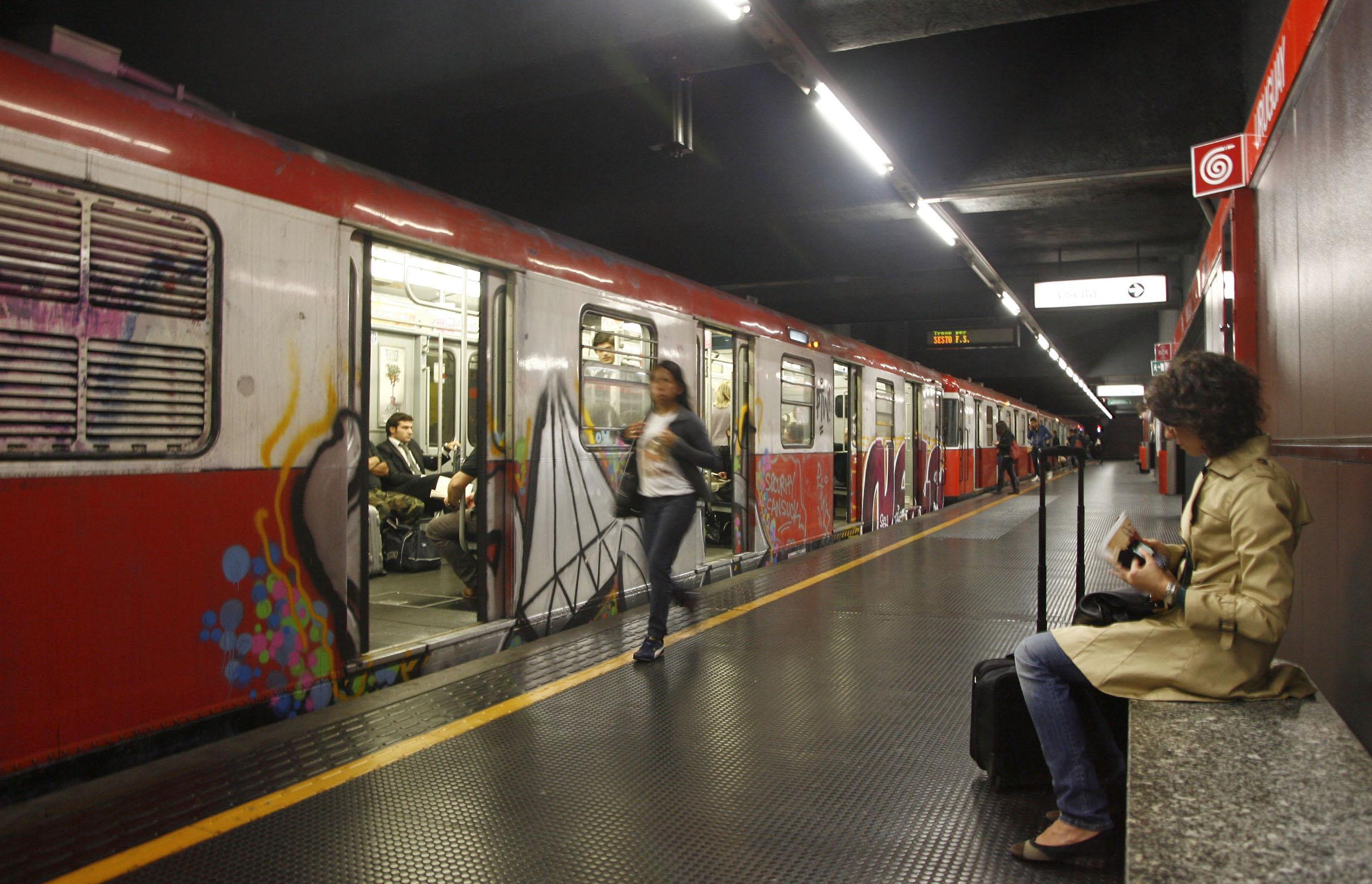 Metro rossa Milano