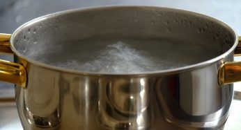 Napoli, bastonate e acqua bollente: marito arrestato per violenza sulla moglie