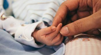 Gli diagnosticano la rinite, neonato muore di polmonite