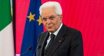 Mattarella risponde a Boris Johnson: “Noi italiani amiamo la libertà ma anche la serietà”