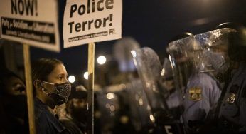 Usa, proteste per l’uccisione di Walter Wallace: seconda notte di scontri a Philadelphia