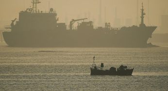Colpita da una nave bomba una petroliera nel Mar Rosso