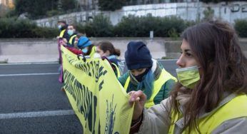 Nuova protesta per il clima: a Roma bloccato il Grande Raccordo Anulare