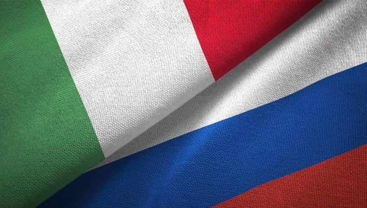 Bandiera italiana e bandiera russa