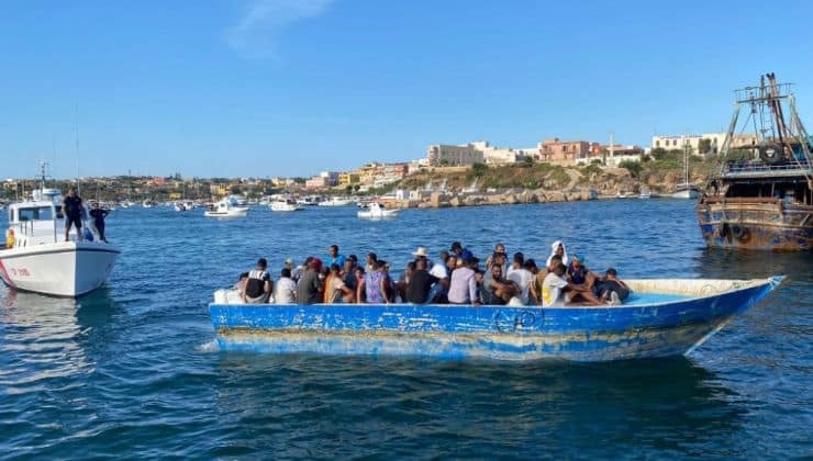 Barca di migranti a Lampedusa