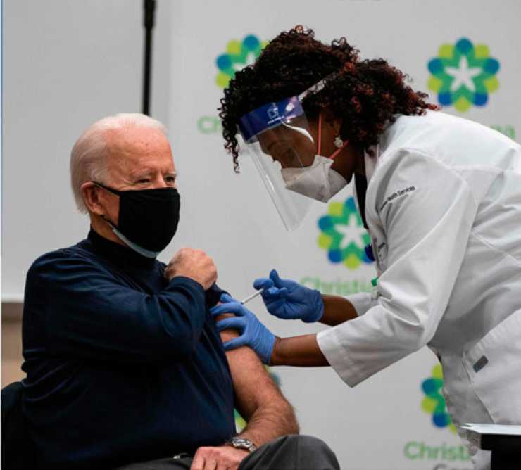 Biden si vaccina