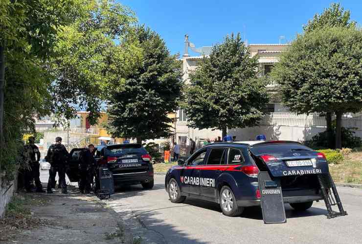 Carabinieri sul luogo dell'incidente