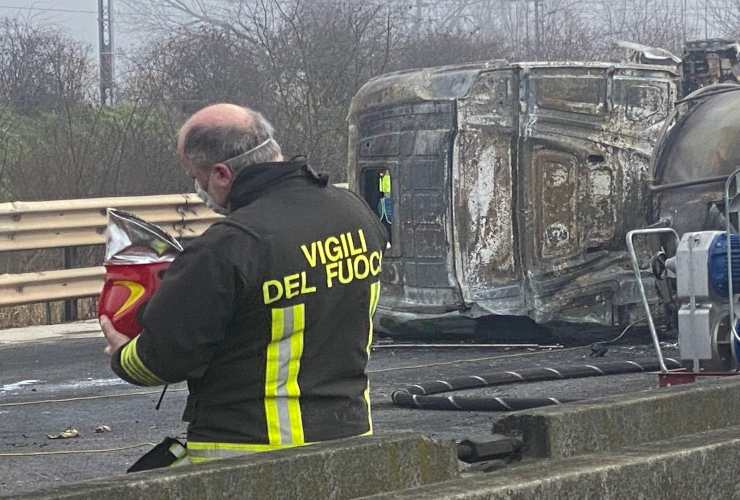 Vigili del fuoco sul luogo dell'incidente