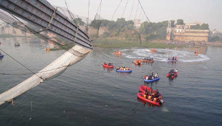 Crollo del ponte in India