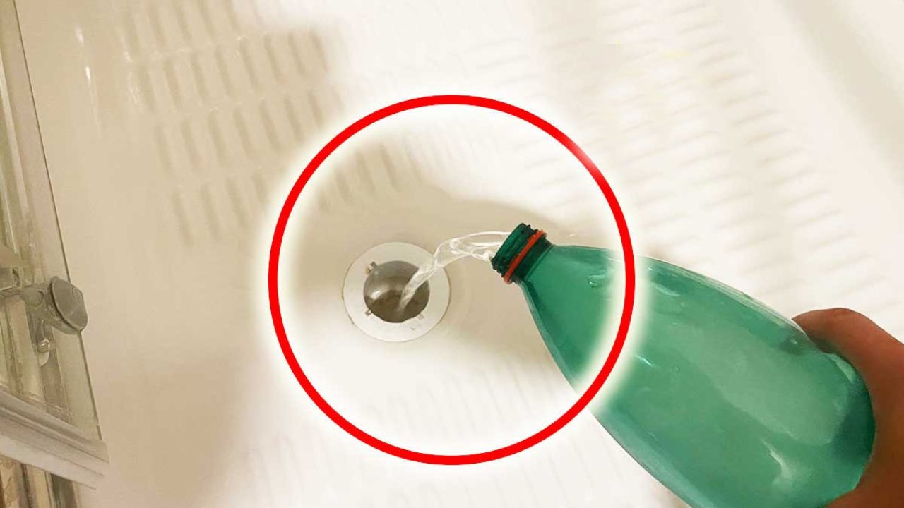 Puzza di fogna dalla doccia, il metodo della bottiglia risolve il problema  definitivamente