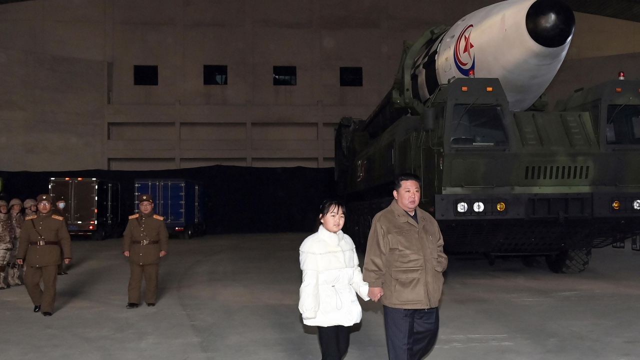 Leader nordcoreano Kim e la figlia