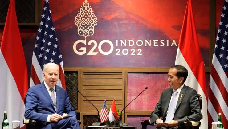 Il presidente Joe Biden con il presidente indonesiano Joko Widodo