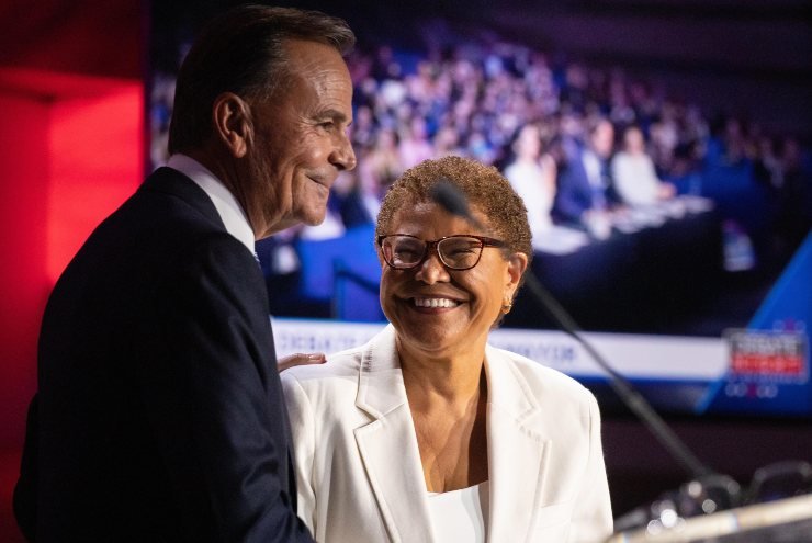 Rick Caruso e Karen Bass