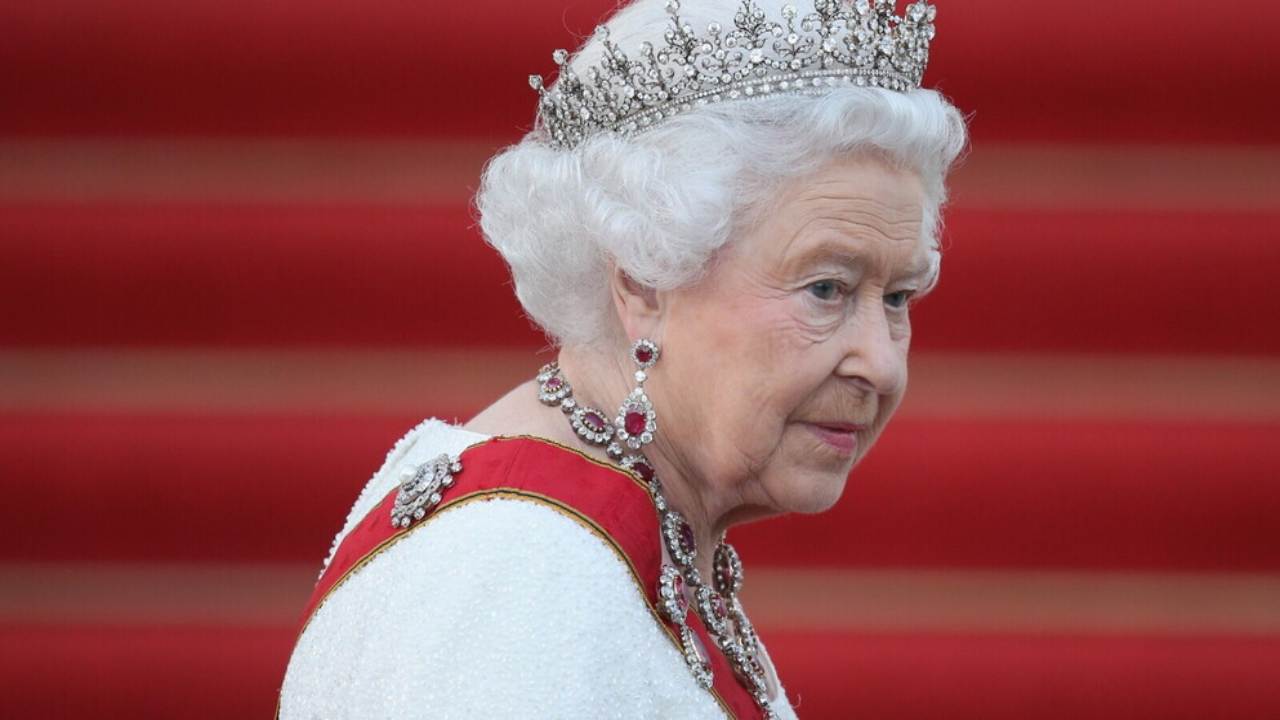 Regina Elisabetta II: le parole su suo figlio