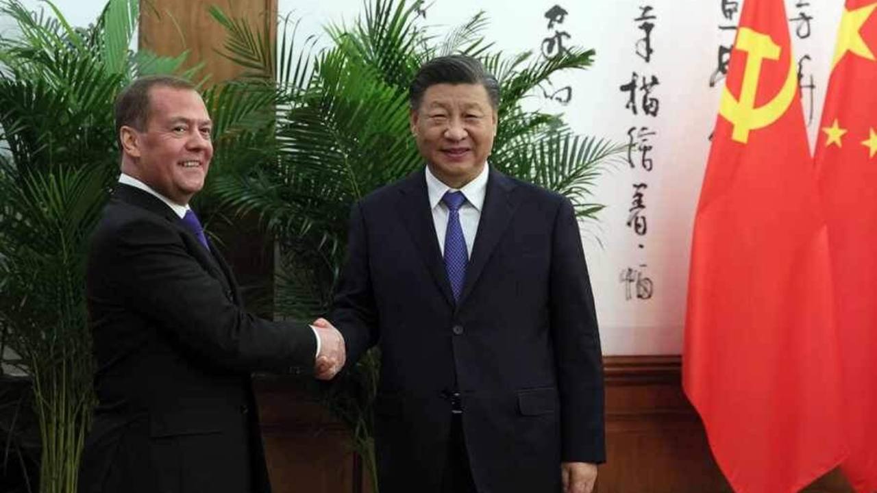 Medvedev e Xi Jinping 