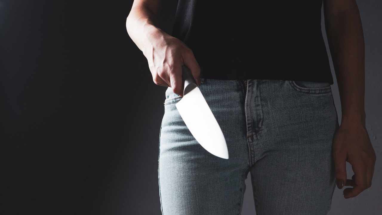 Donna con coltello
