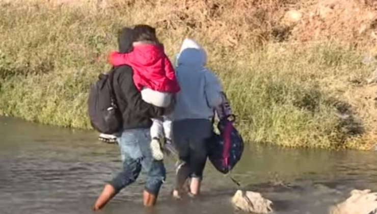 Migranti lungo il confine usa messico