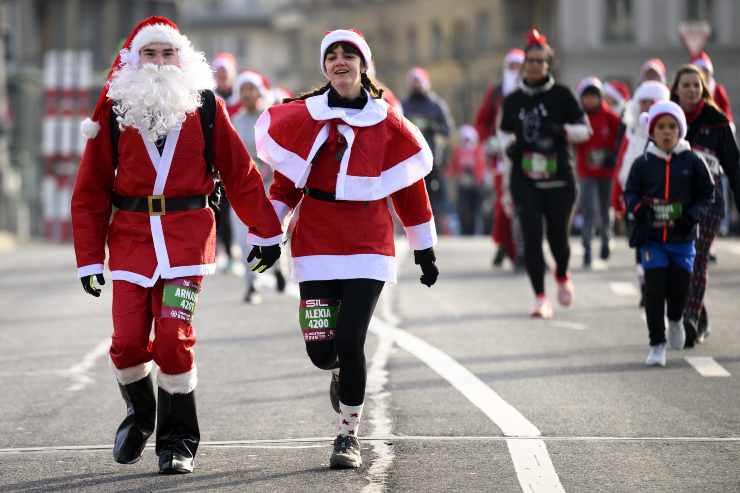 Persone vestite per Natale