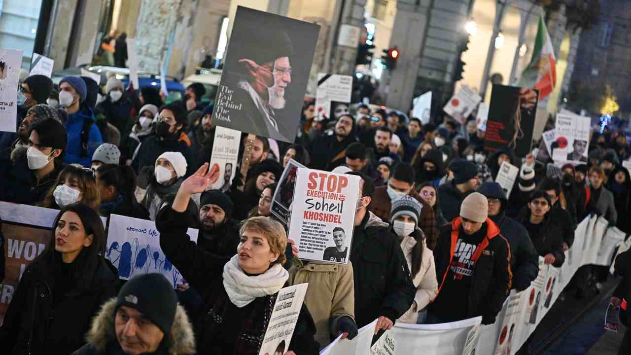 proteste a Torino contro il regime iraniano