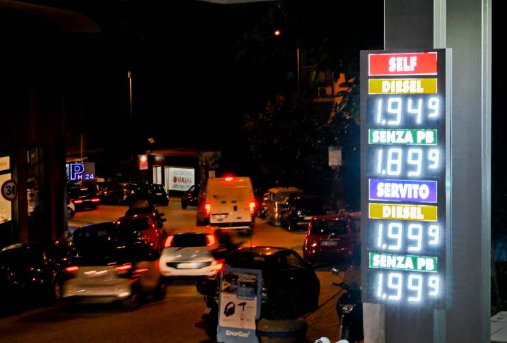 I prezzi dei carburanti esposti da un distributore