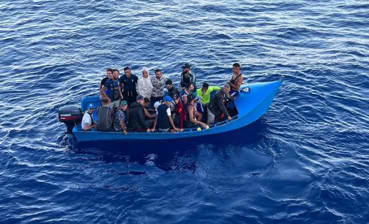 Lampedusa, operazioni di salvataggio