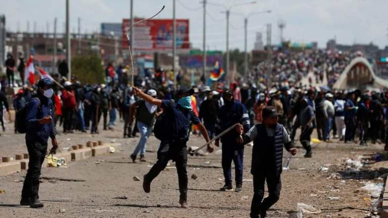 Perù scontri tra manifestanti e polizia