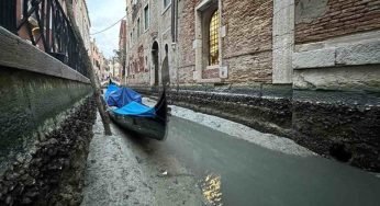 Venezia è in secca per la bassa marea
