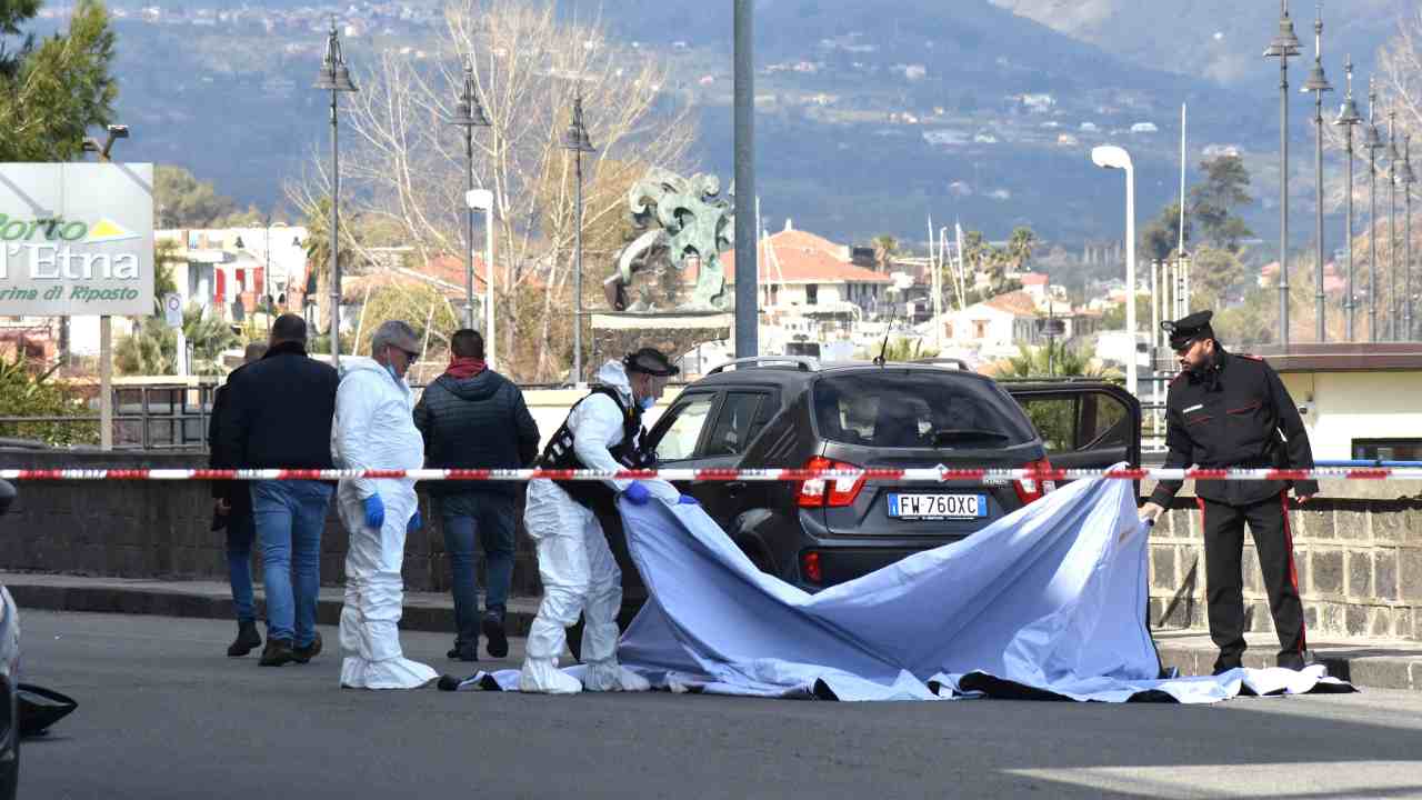 I Carabinieri ritrovano il corpo del killer