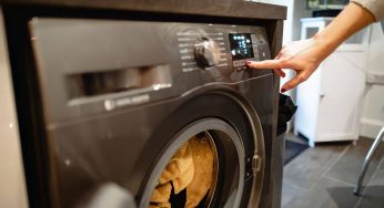 Lavatrice, clicca il pulsante segreto: il bucato resterà profumatissimo a lungo