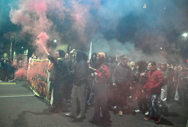 Scontri liceo Firenze- corteo nel segno dell'antifascismo