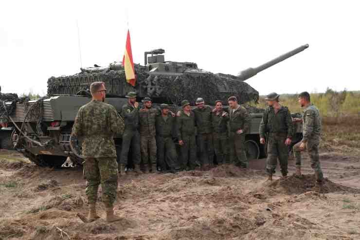 Uno dei carri armati Leopard donati all'Ucraina