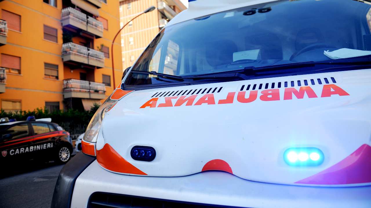 ambulanza e carabinieri