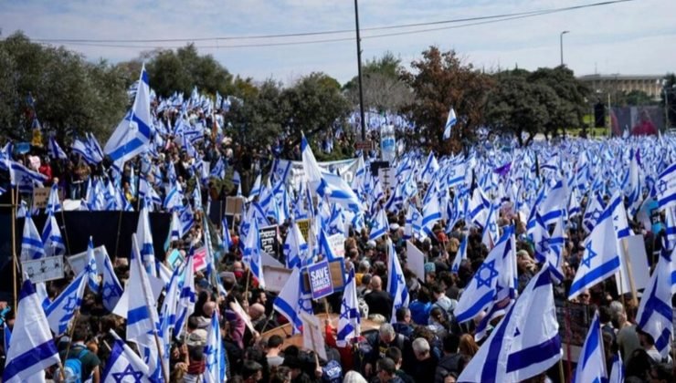 Manifestazioni a Israele contro le riforme