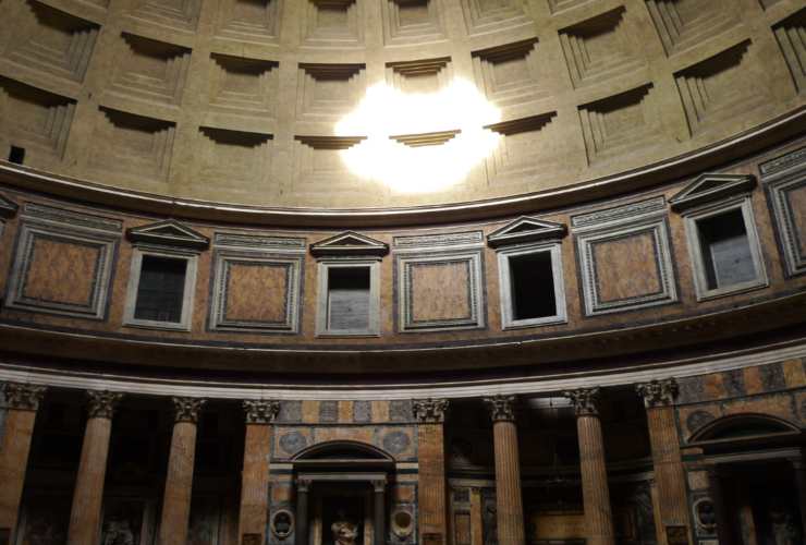 Visuale del Pantheon dall'interno