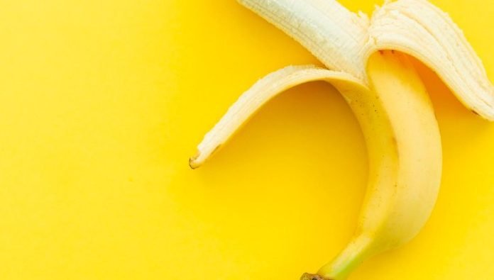 Soak Banana Peels in 1 Bottle of Water: What Happens Moments Later ...