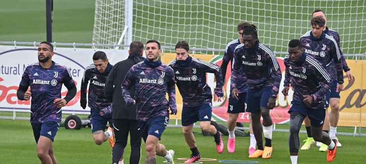 Alcuni giocatori della Juventus durante una sessione di allenamento in vista dei quarti di finale di Europa League