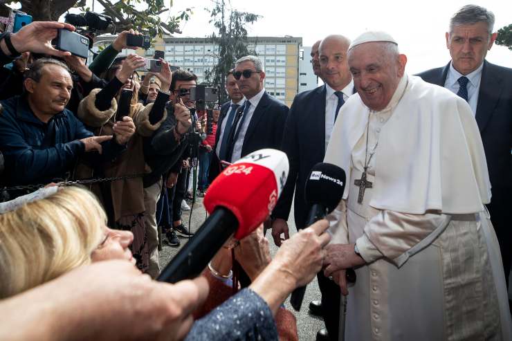 Il Papa con i giornalisti