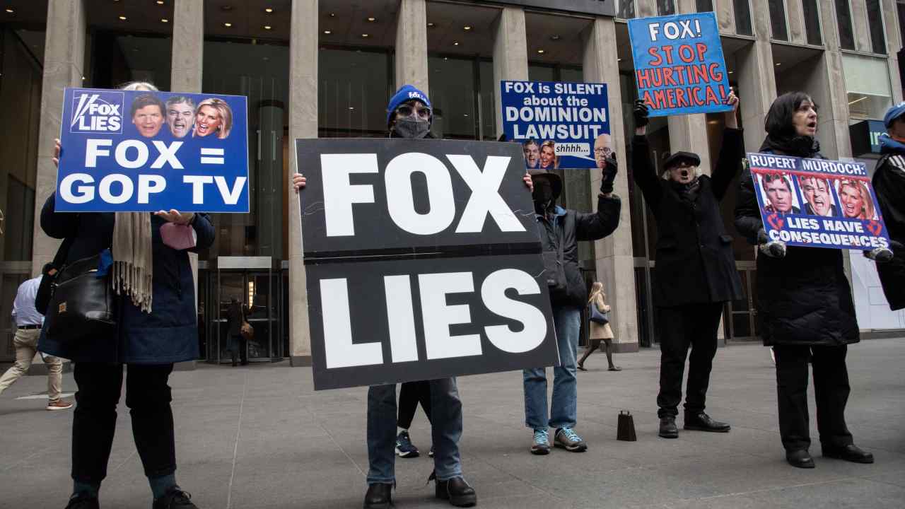 Proteste contro la FOX