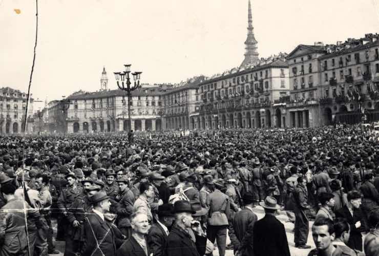 Sfilata della liberazione in piazza Vittorio Veneto
