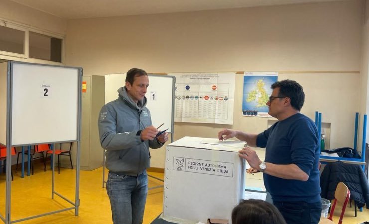 Trieste, Massimiliano Fedriga vota al seggio