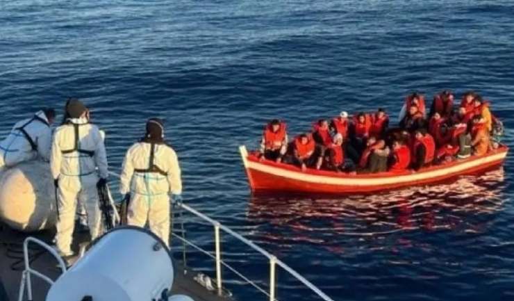 Migranti soccorsi in mare