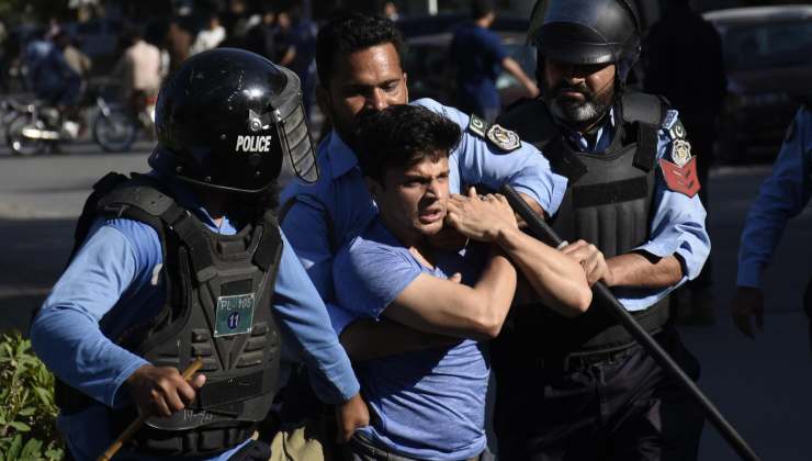 Arresti durante le proteste in Pakistan 