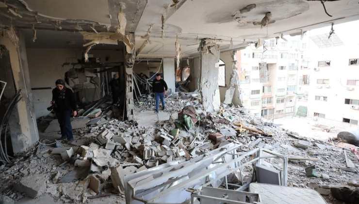 Interno dell'edificio colpito a Gaza 