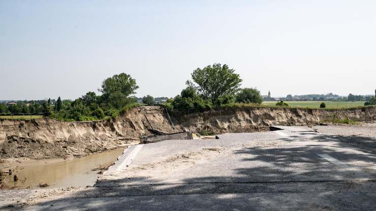 Le macerie del Ponte della Motta, crollato a causa dell'alluvione che ha colpito l'Emilia Romagna